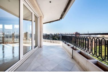Piso con terraza en Almagro