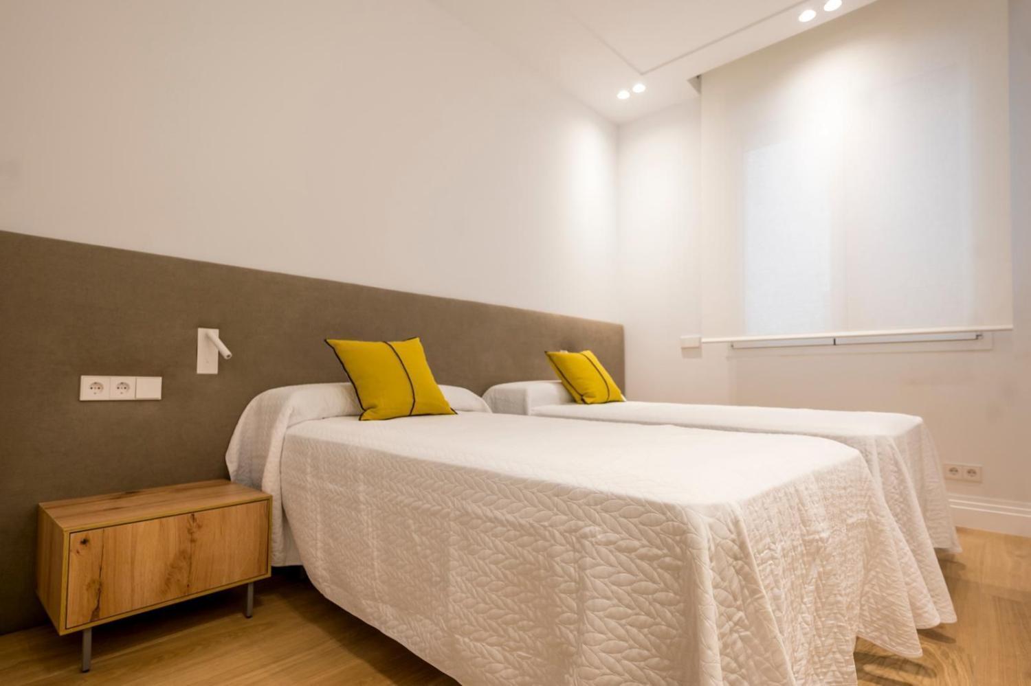 Excelente piso exterior con balcones en calle Cervantes (Centro)