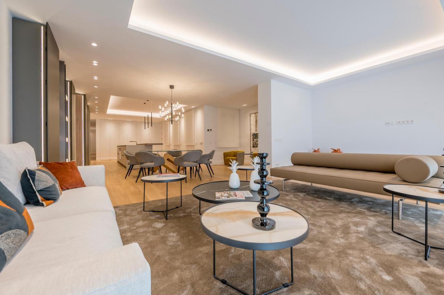 Excelente piso exterior con balcones en calle Cervantes (Centro)