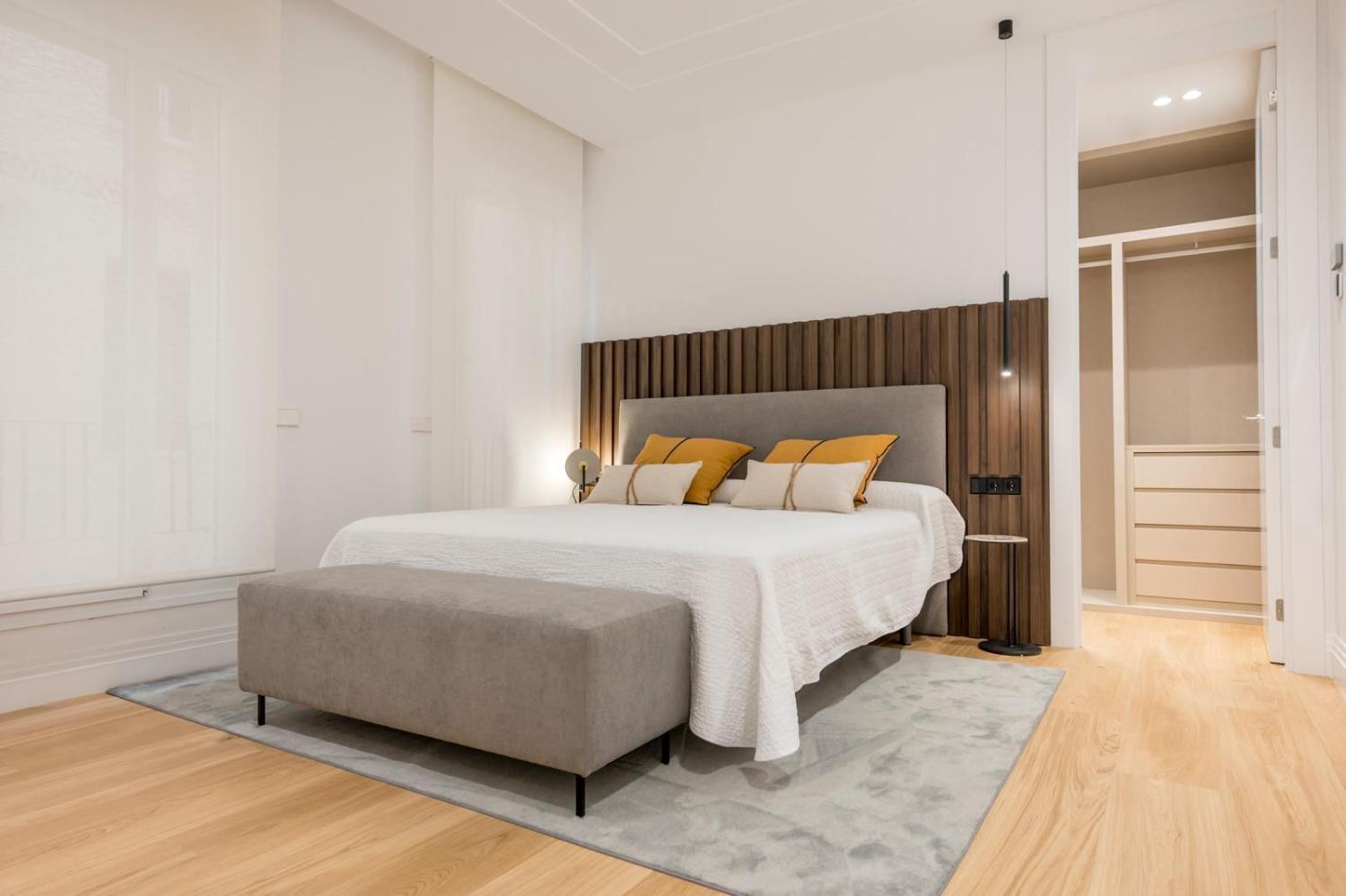 Excelente piso exterior con balcones en calle Cervantes (Centro)