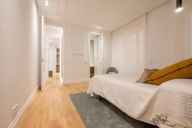 Excelente piso exterior con balcones en calle Cervantes (Centro)