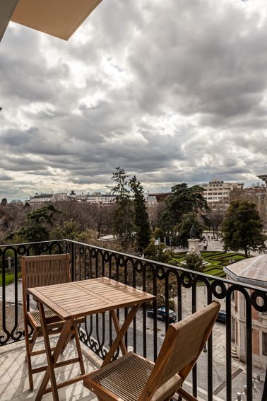 Elegancia con terraza en Jerónimos, junto al pulmón de Madrid!!