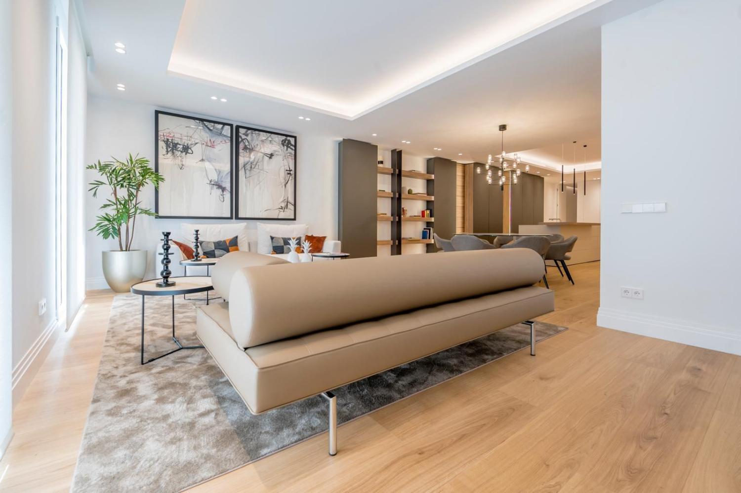 Excelente piso exterior con balcones en calle Cervantes (Centro)
