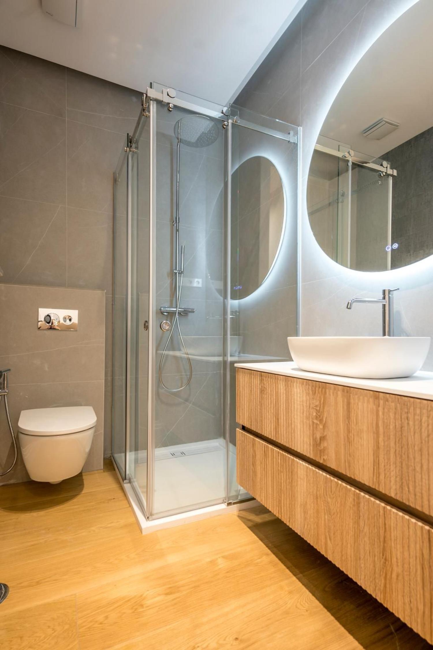 Excelente piso exterior con balcones en calle Cervantes (Centro)
