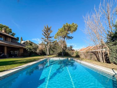 NOVEDAD EN VENTA | Chalet Independiente en  Majadahonda